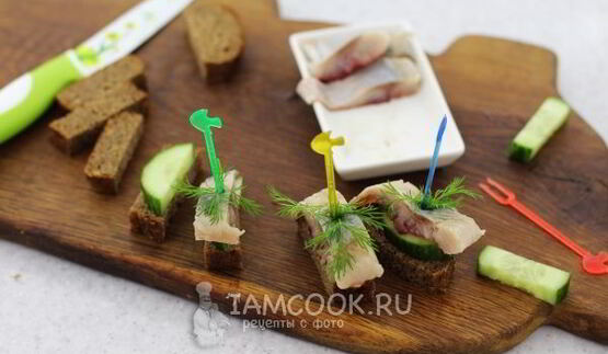 канапе с селедкой