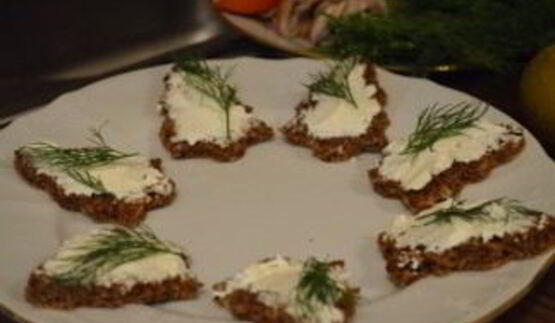 канапе с семгой и сыром