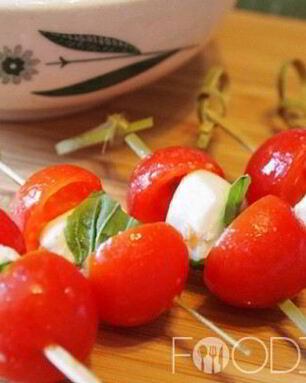 Канапе с сыром и помидорами