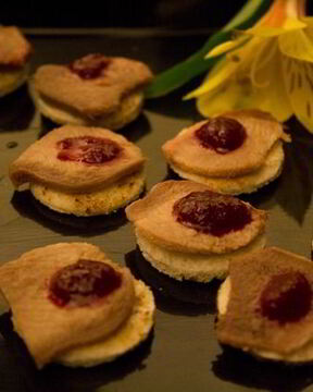 Канапе с языком