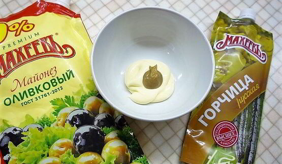 канапе со свеклой, пармезаном и кедровыми орешками