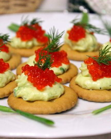Рецепт новогодних канапе на крекерах