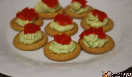 новогодние канапе на крекерах