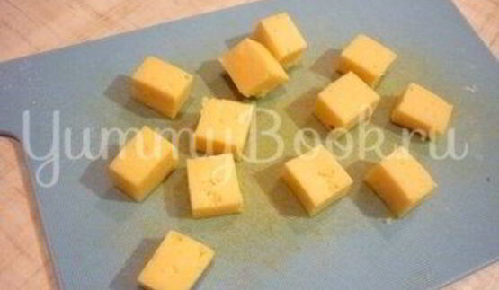 пикантные канапе с сыром, фруктами и маслинами