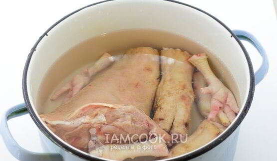 холодец из свиных ножек и курицы
