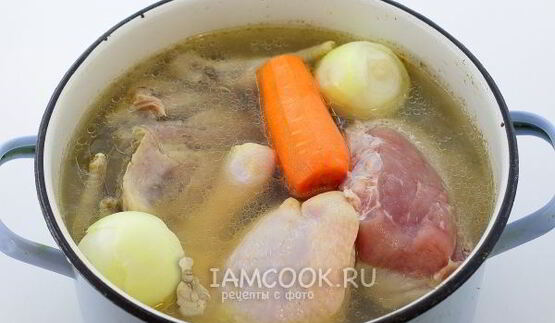 холодец из свиных ножек и курицы