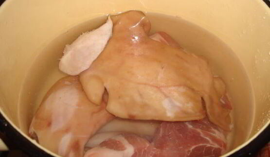 холодец из свиных ушей