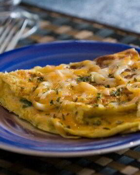 Фриттата с фетой, цукини и мятой