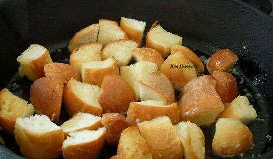 фриттата с грибами, чеддером и тостами