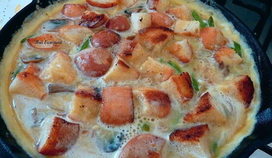 фриттата с грибами, чеддером и тостами