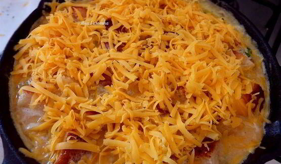 фриттата с грибами, чеддером и тостами