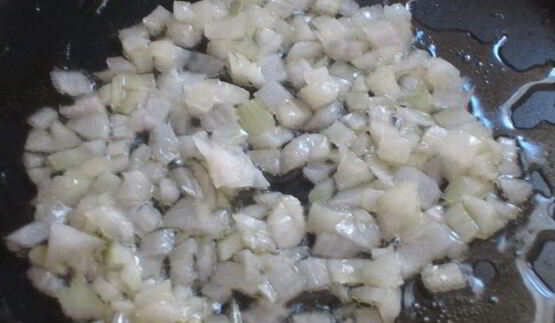 фриттата с картофелем, мидиями и чоризо