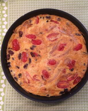 Фриттата с шалотом, помидорами черри и красной фасолью