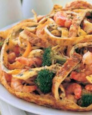 Китайский омлет Фу-юнг с креветками и овощами