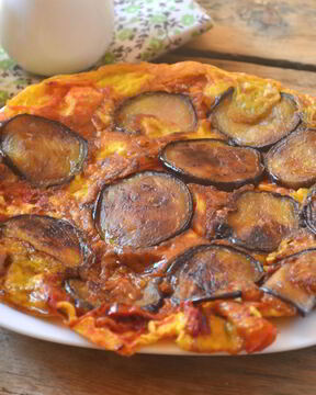 Омлет с баклажанами и помидорами