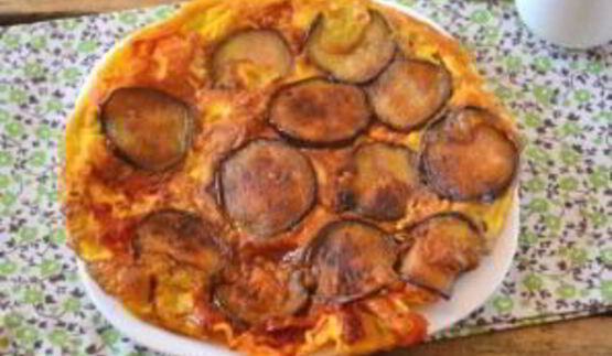 омлет с баклажанами и помидорами