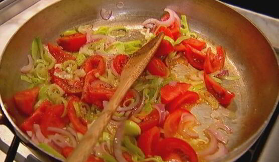 омлет с баклажанами, помидорами и луком