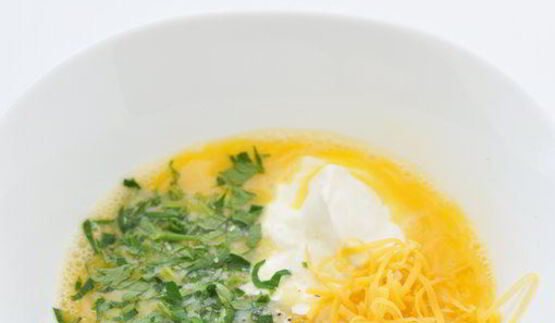 омлет с беконом в порционных формочках