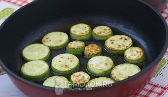 омлет с кабачком и шпинатом