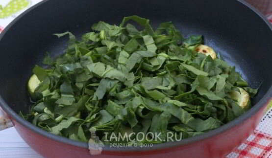 омлет с кабачком и шпинатом