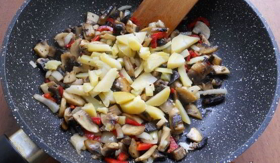 омлет с картофелем и грибами
