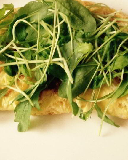 Рецепт омлета с сыром и рукколой