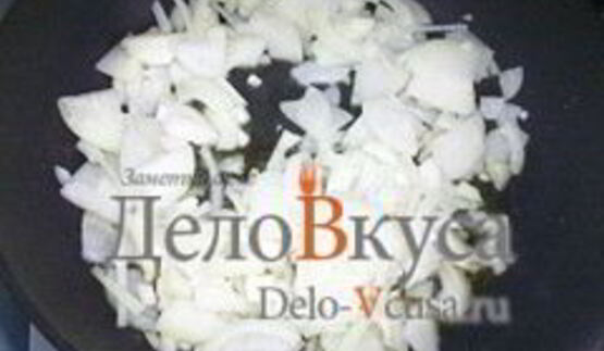 омлет с жареным луком и соевым соусом