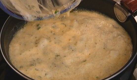 омлет со шпинатом и помидорами черри