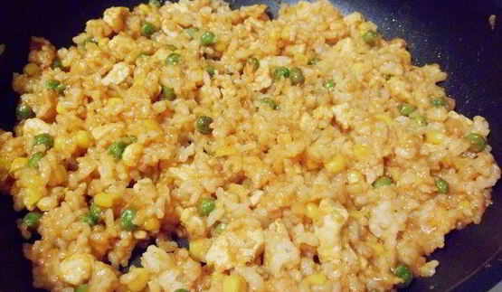 омурайсу , японский омлет с начинкой