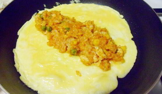 омурайсу , японский омлет с начинкой