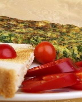 Печеный омлет с грюйером и шнитт-луком