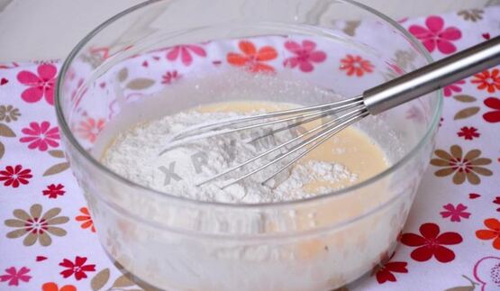 сладкий творожный омлет