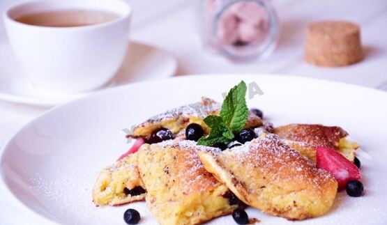 сладкий творожный омлет