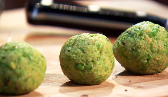 паштет и фалафель из зеленого горошка