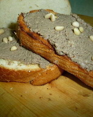 Паштет из бараньей печени с кедровыми орешками