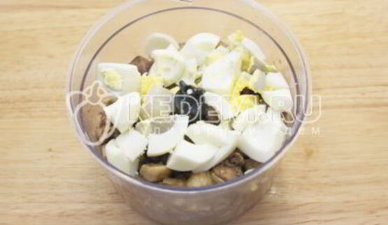 паштет из куриной печени праздничный