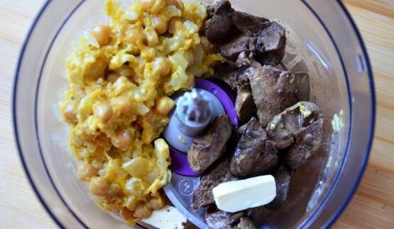 паштет из куриной печени с горохом нут