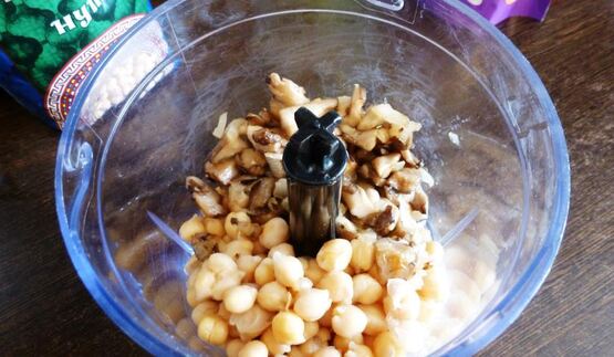 паштет из нута с вешенками и грецкими орехами