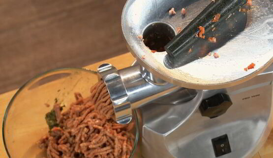 утиный паштет с соусом из каперсов