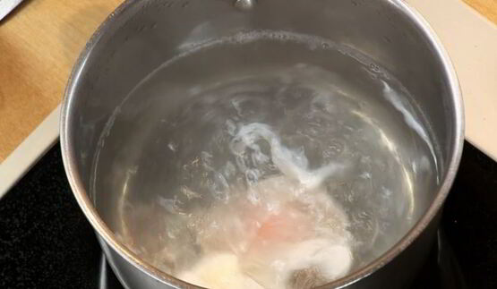 утиный паштет с соусом из каперсов