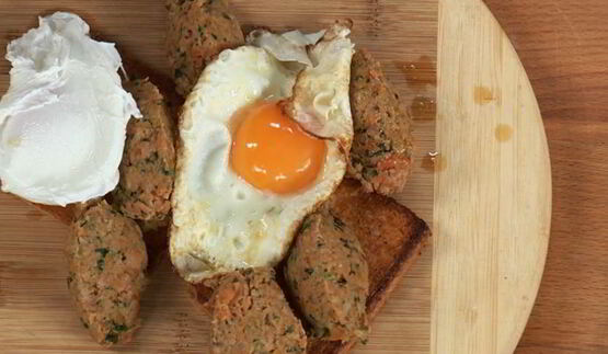 утиный паштет с соусом из каперсов