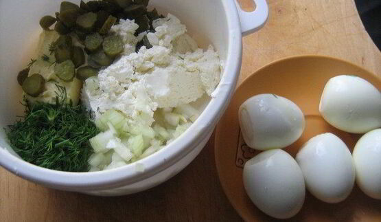 яичный паштет с корнишонами