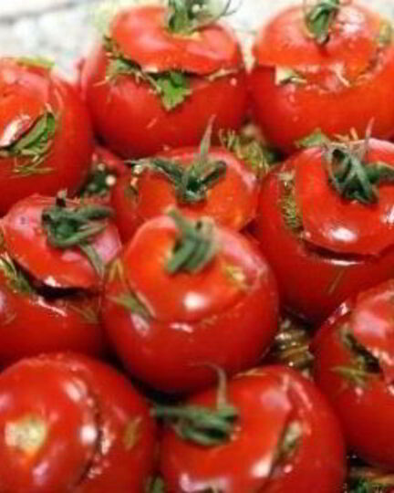 Рецепт помидоров, фаршированных зеленью и чесноком
