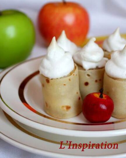 Рецепт блинных роллов с яблоками под безе