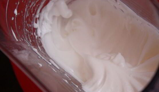 блинные роллы с яблоками под безе