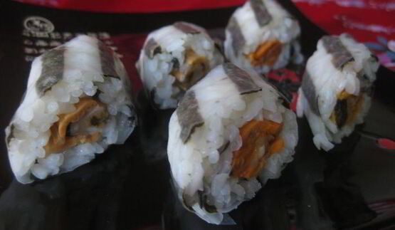 полосатые роллы с мидиями