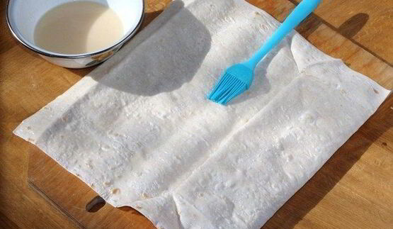 ролл пшеничный с паштетом из тунца