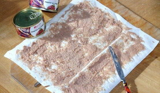 ролл пшеничный с паштетом из тунца