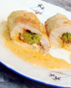 Роллы из курицы с брокколи и плавленым сыром