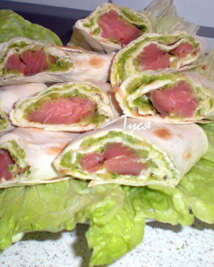 Рецепт роллов из тонкого лаваша с семгой и авокадо